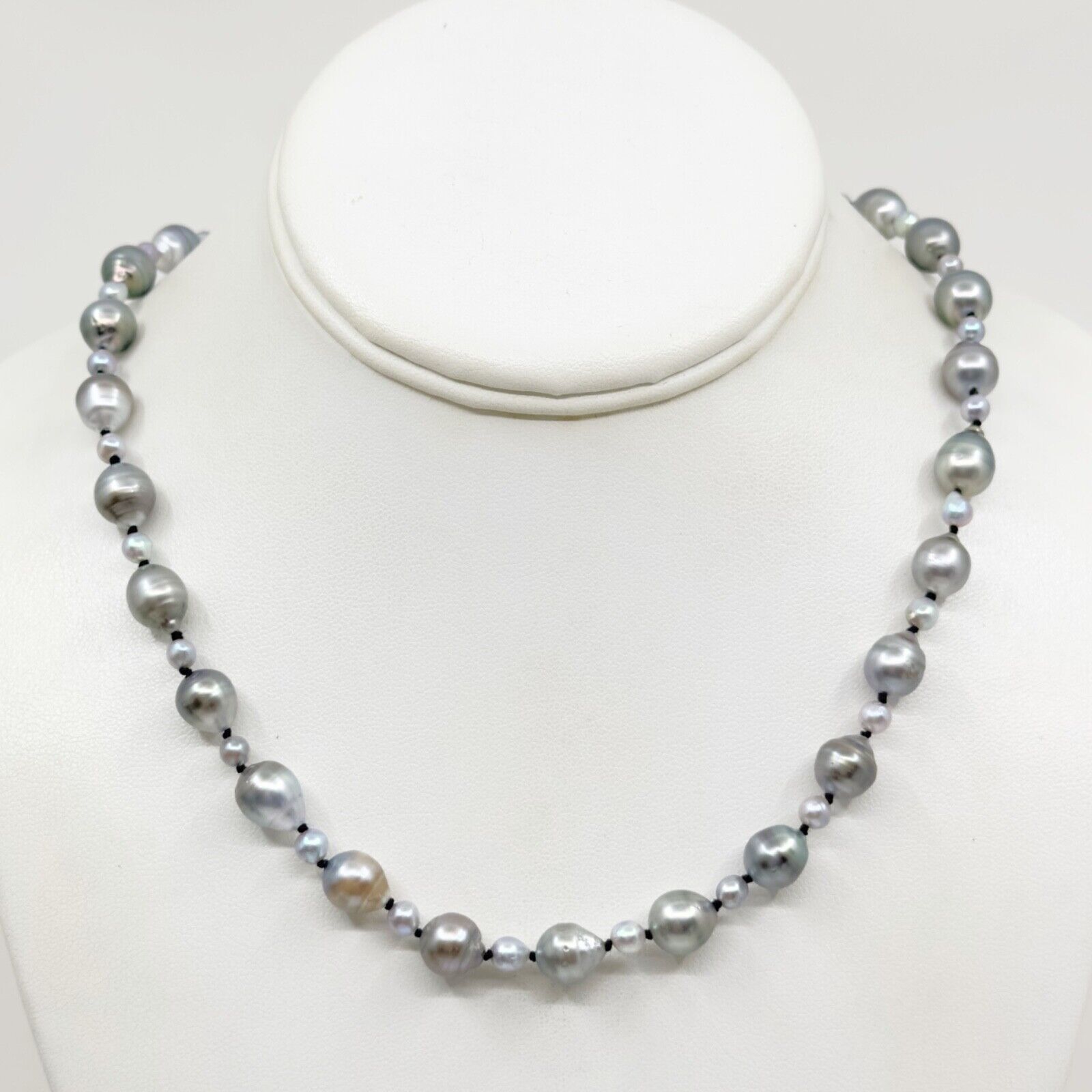 14k gold Tahitian & Akoya Pearl necklace - image 2