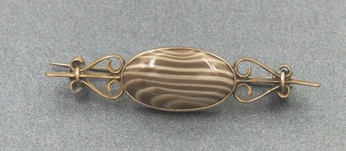 9ct Yellow Gold Banded Agate Brooch - image 1