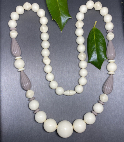 Vintage Mod Necklace Plastic Cream Grey Rondelle B