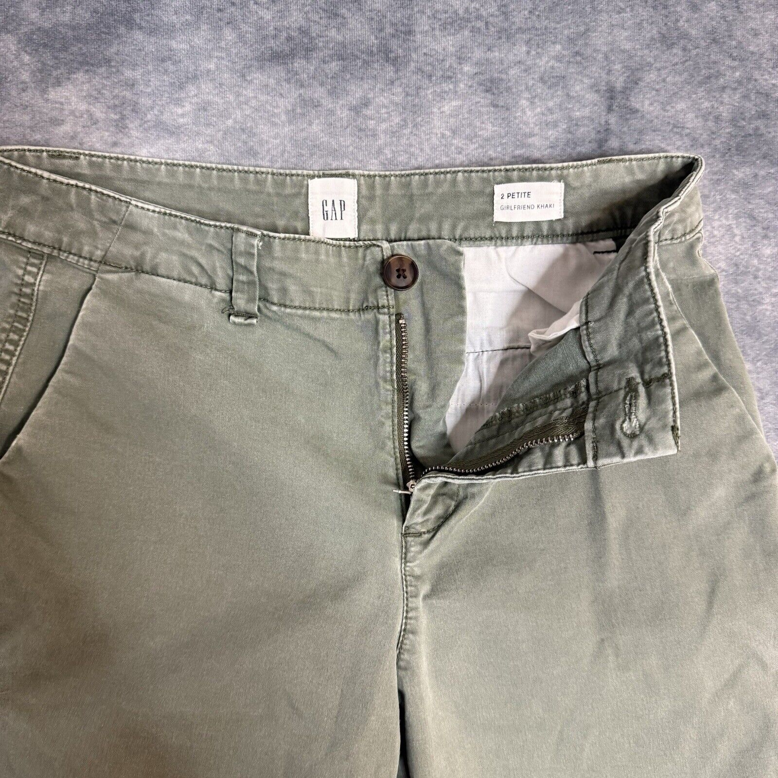 GAP Women's Size 2 Petite Pants Mid Rise Khakis G… - image 3