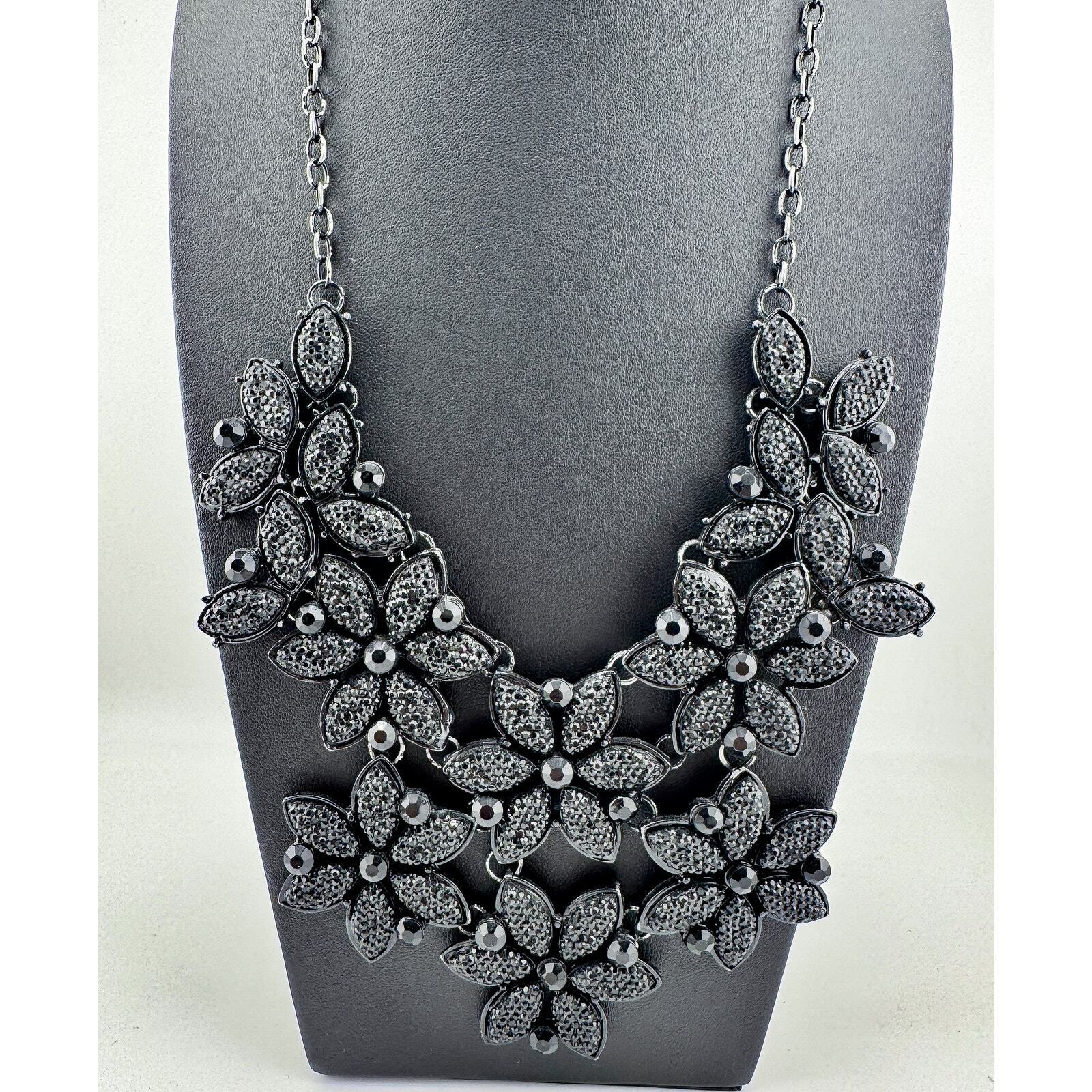 Vintage Monochromatic Flower Bib Necklace Gothic … - image 3