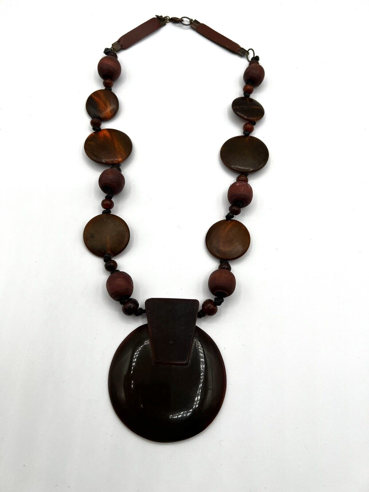 Vintage Bakelite Necklace - image 4