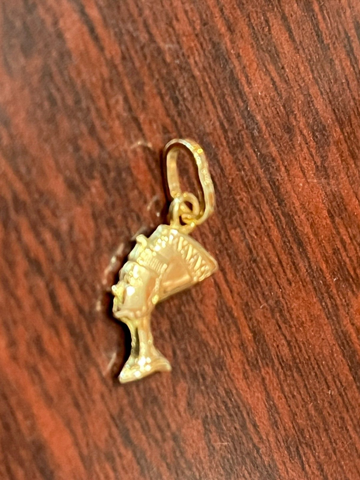 14K Yellow Gold Queen Nefertiti Pendant .7 Grams - image 3