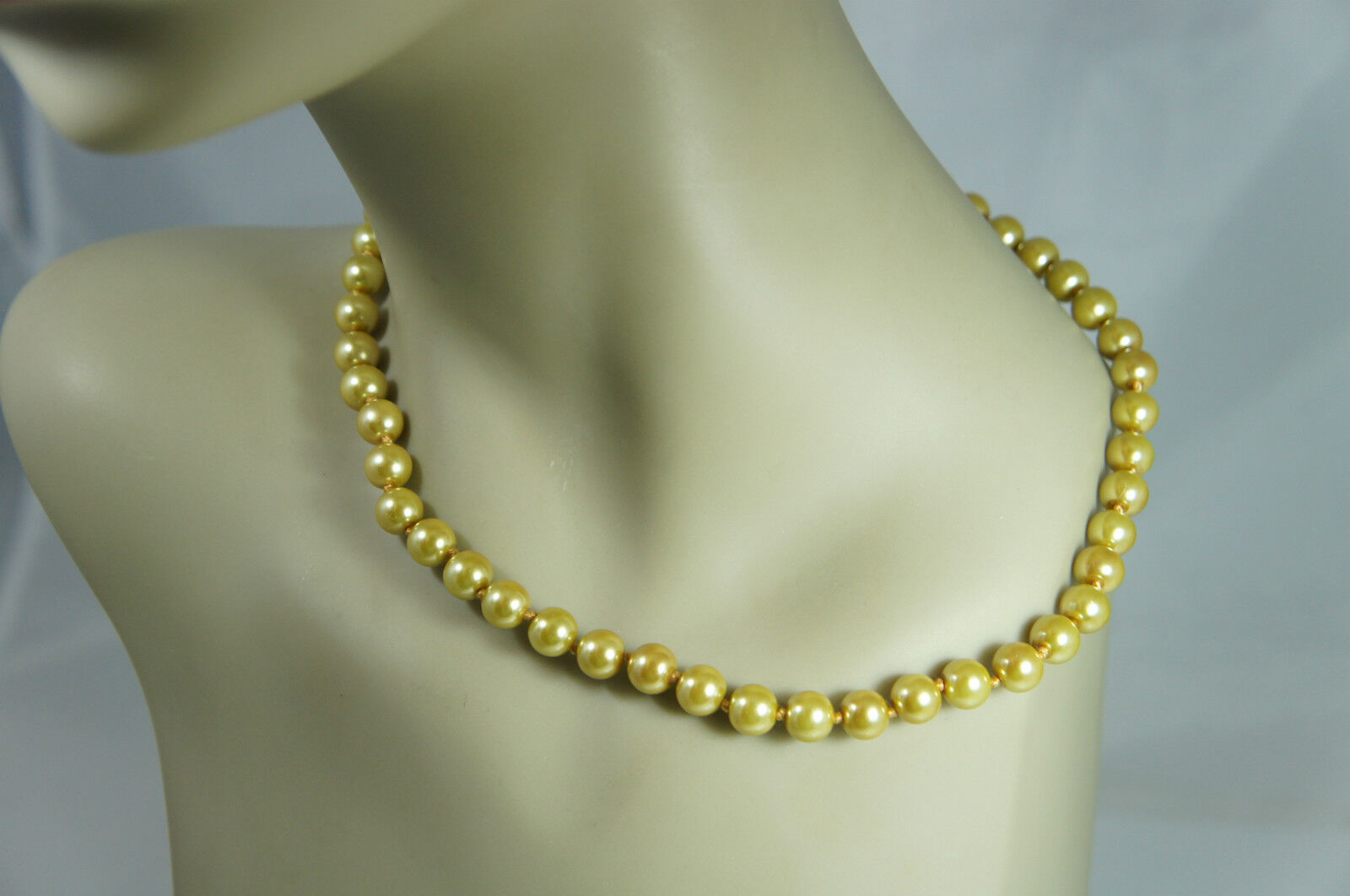 VINTAGE ? GOLD TONE & GOLDEN FAUX PEARL SINGLE ST… - image 9