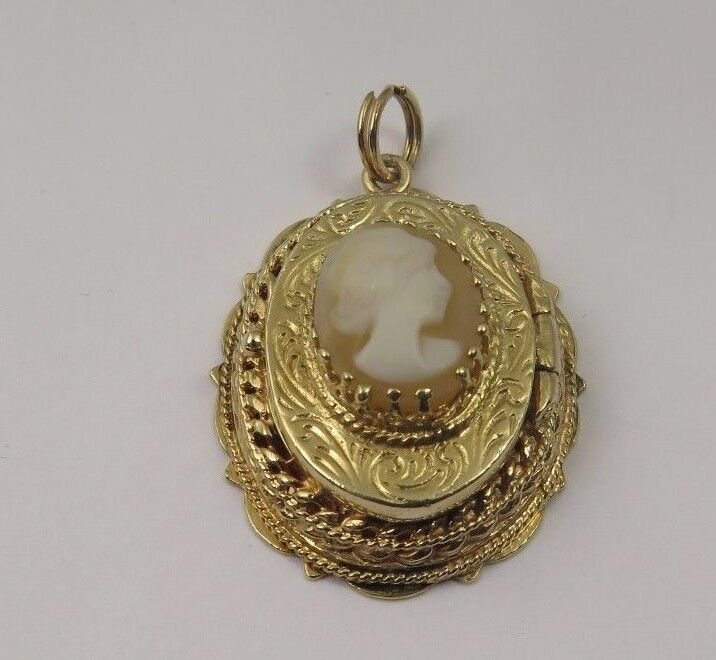 14k Yellow Gold Antique Picture Locket Pendant Wi… - image 3