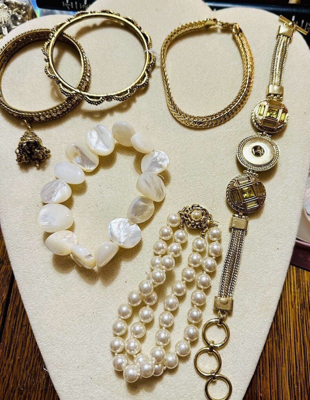 Vintage Lot Of 5 Gold Tone & Faux Pearl & MOP Bra… - image 1