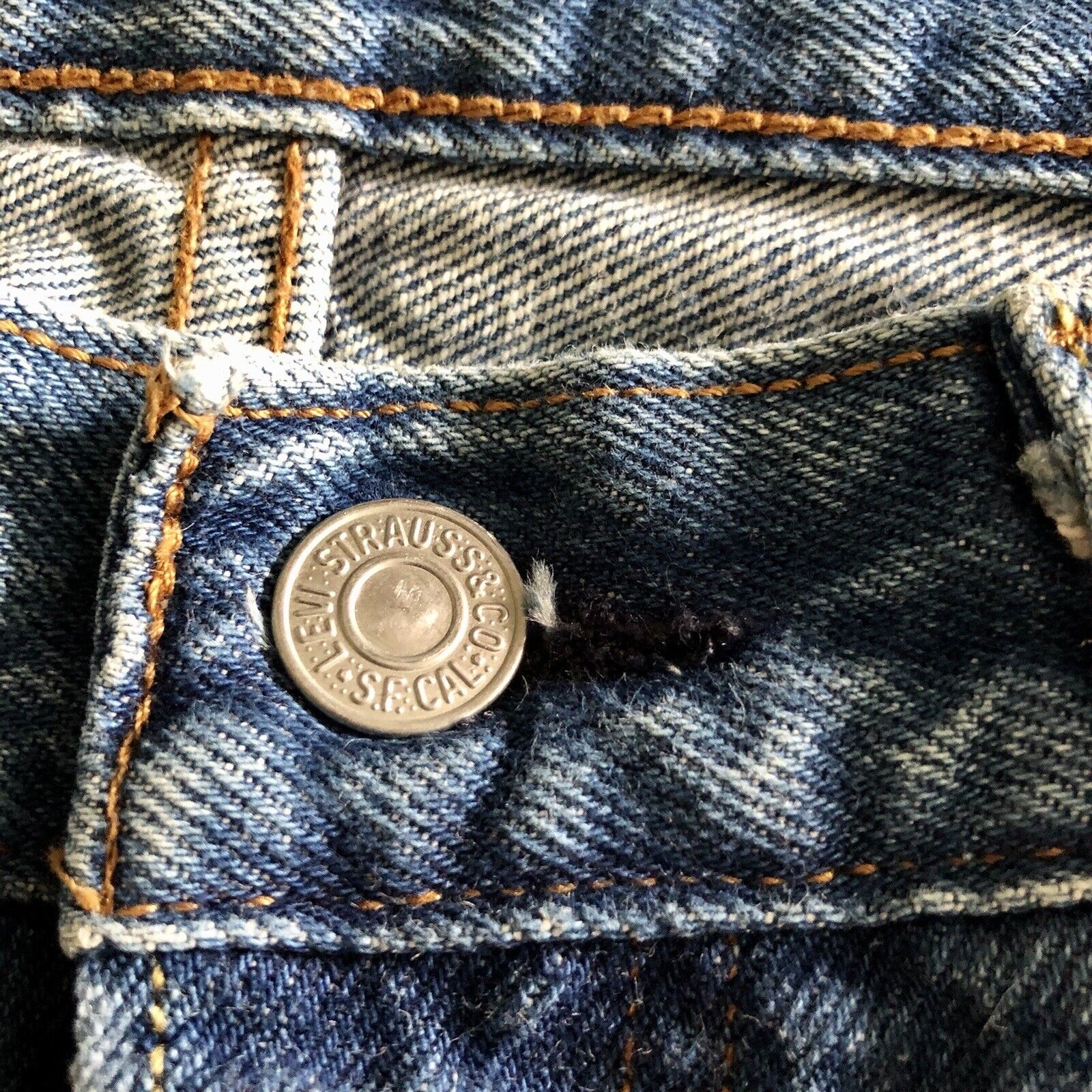 Vintage Levi’s Jeans Men’s 35” 501 Button Fly Str… - image 5