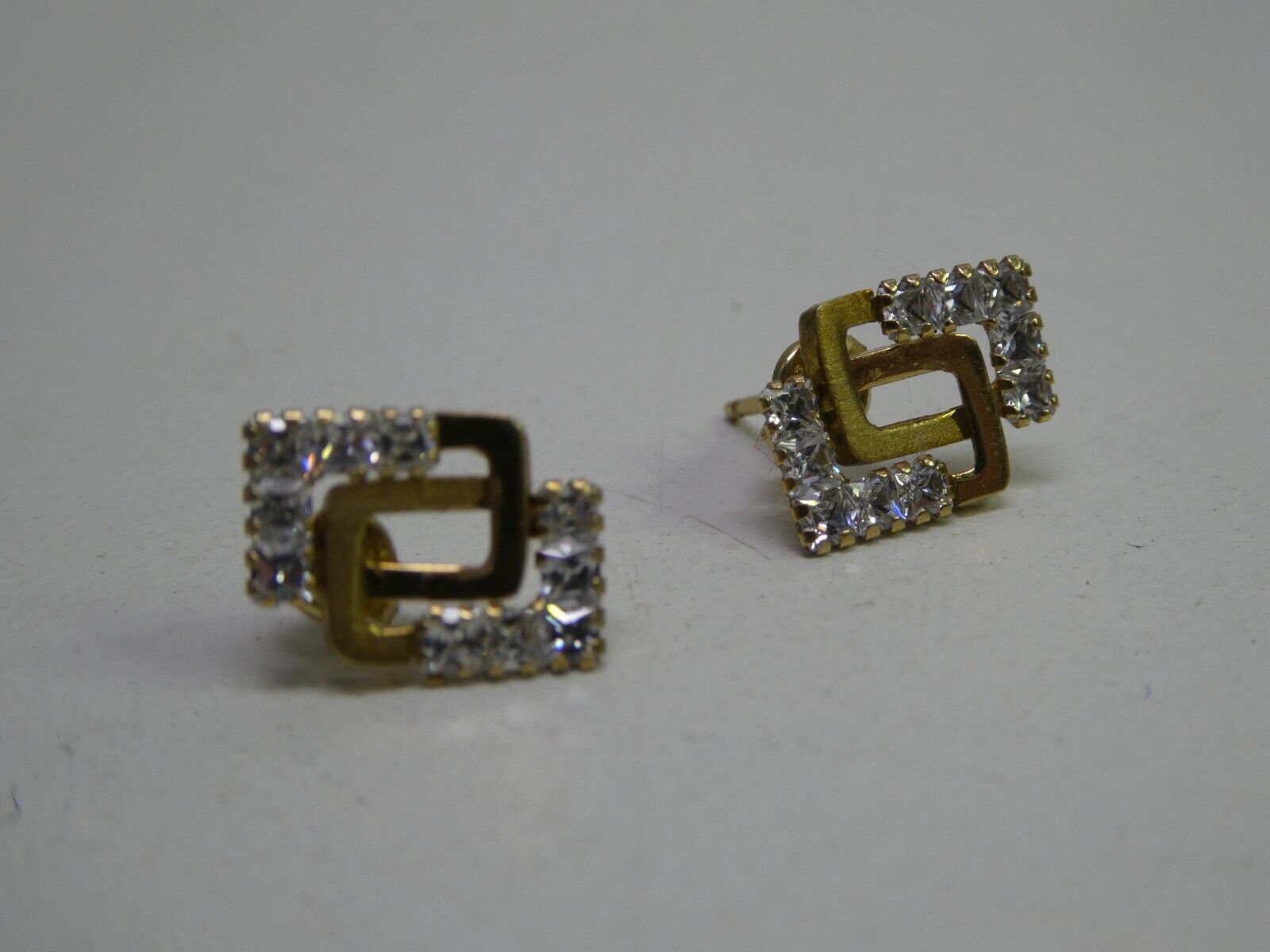 VINTAGE 375 9CT GOLD  CUBIC ZIRCONIUM SET EARRINGS - image 7