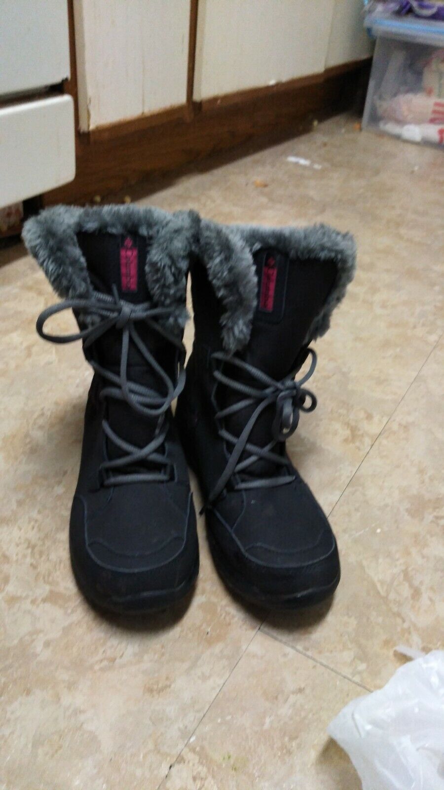 Columbia Women waterproof  Insulated Boot.size 6 - image 1