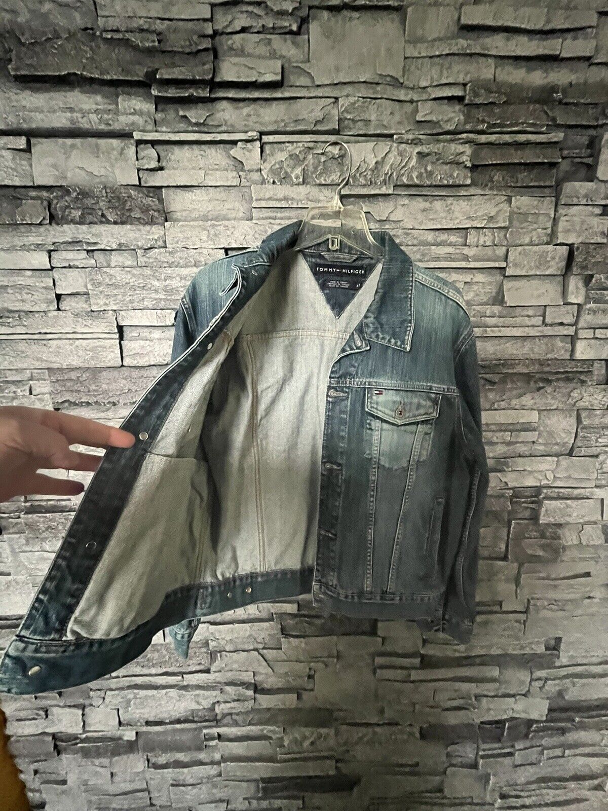 VTG TOMMY HILFIGER DISTRESSED DENIM JACKET MEN SI… - image 3