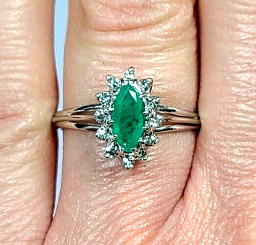 14k White Gold 1/3 Carat Green Emerald and Diamon… - image 5