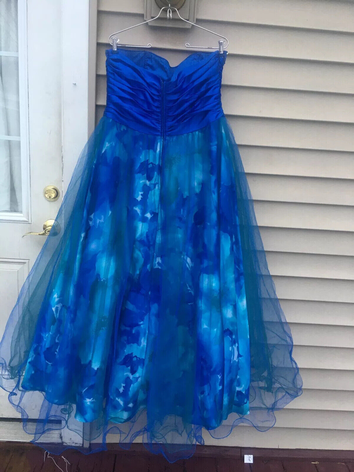 BEAUTIFUL!! DEB Ruched Sequin Formal/Prom Ball Go… - image 9