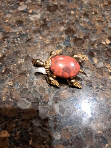 VINTAGE STONE TURTLE BROOCH PIN SIGNED GERRYS JEWE