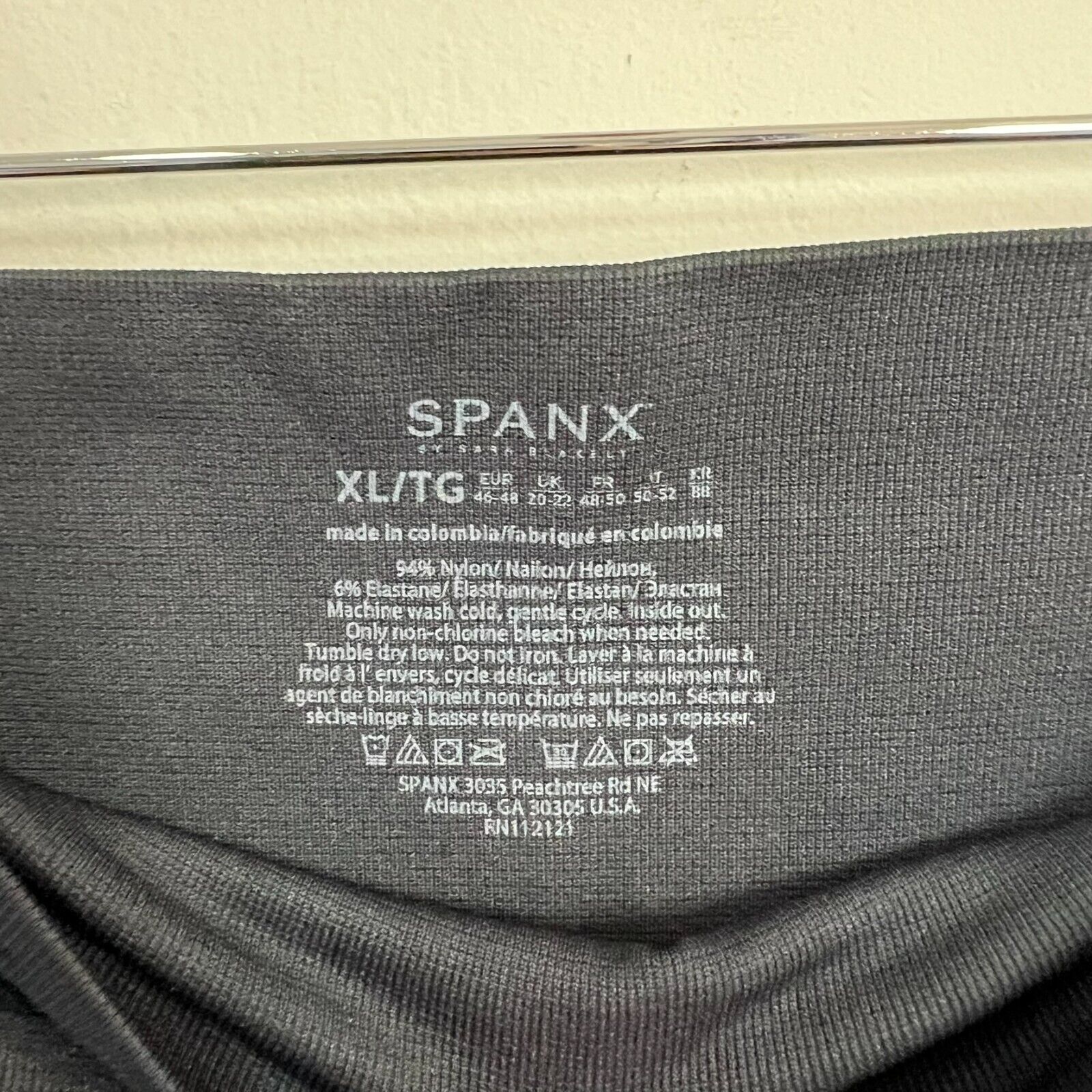 Spanx Look At Me Now Seamless Leggings in Camo Wo… - image 6