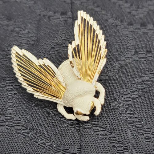 VINTAGE 70s MONET Bee Brooch in White & Gold Tone… - image 1