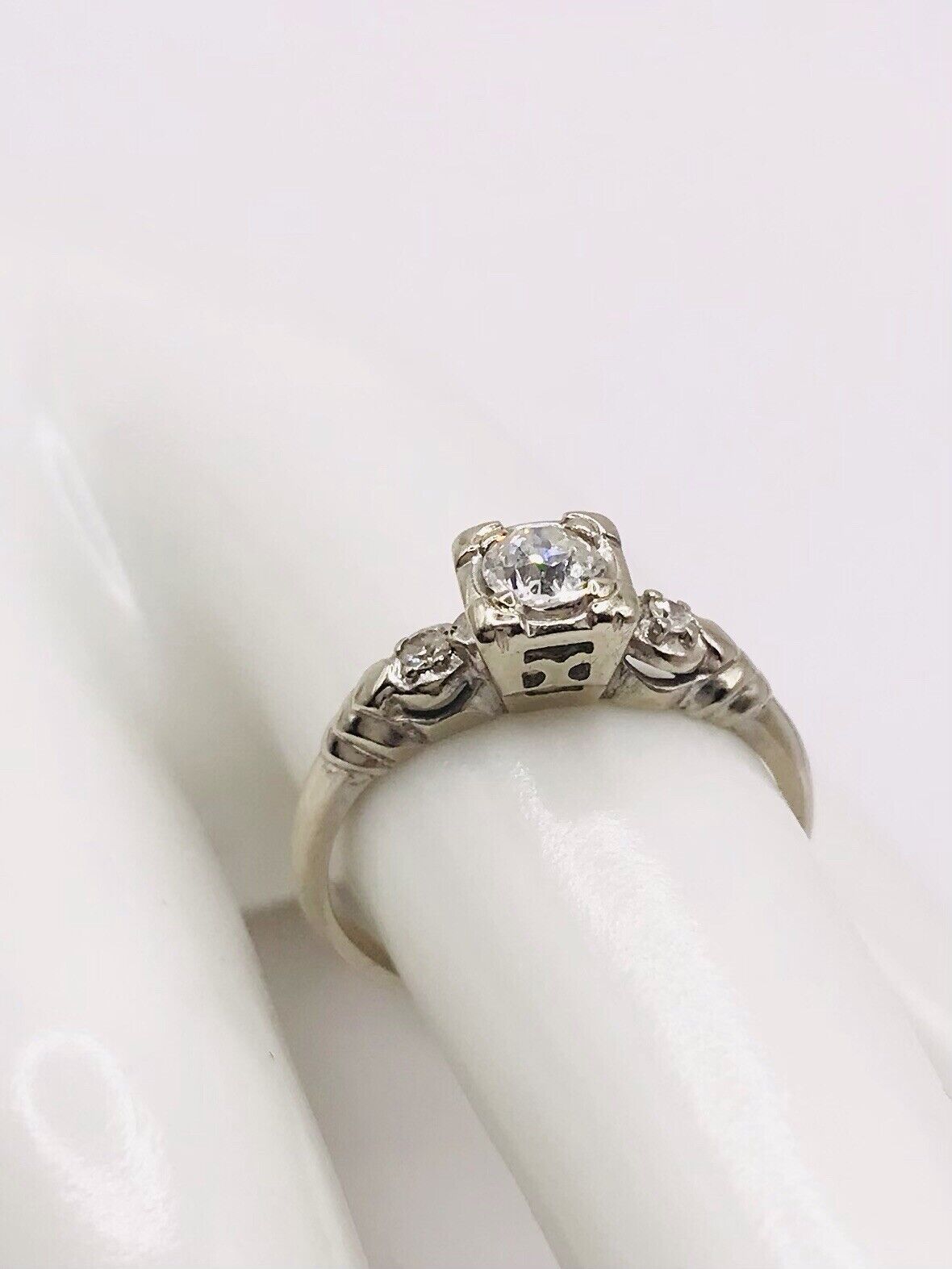 14k White Gold Natural Diamonds Ring - image 2