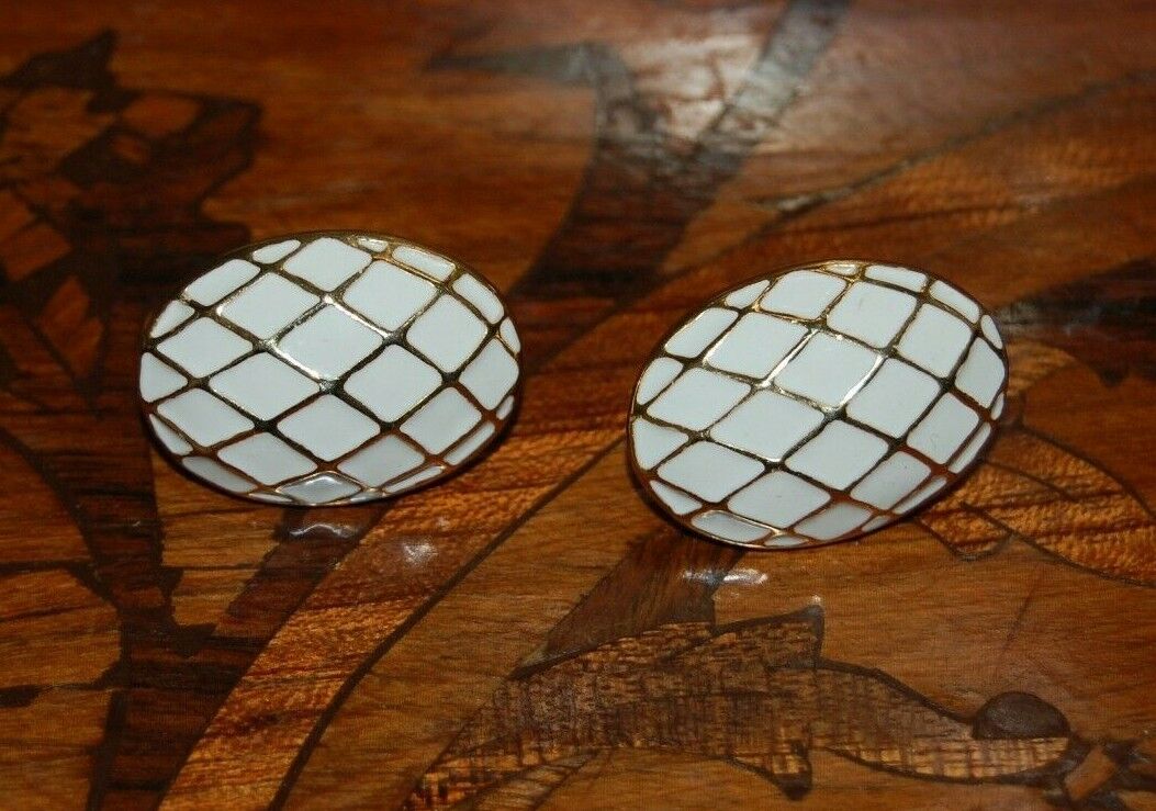 ELEGANT VTG COUTURE WHITE ENAMEL CHECKERED PATTER… - image 9