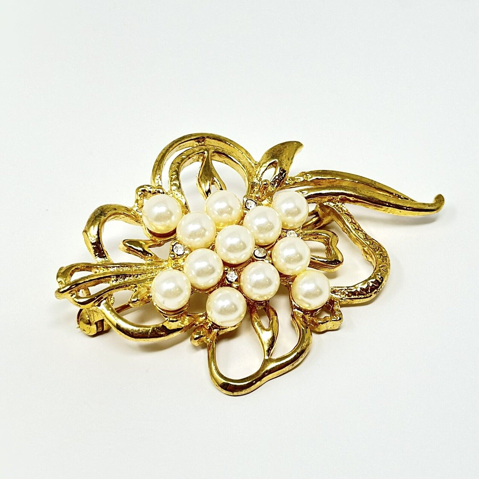 Vintage Gold Tone Faux Pearl Brooch - image 1