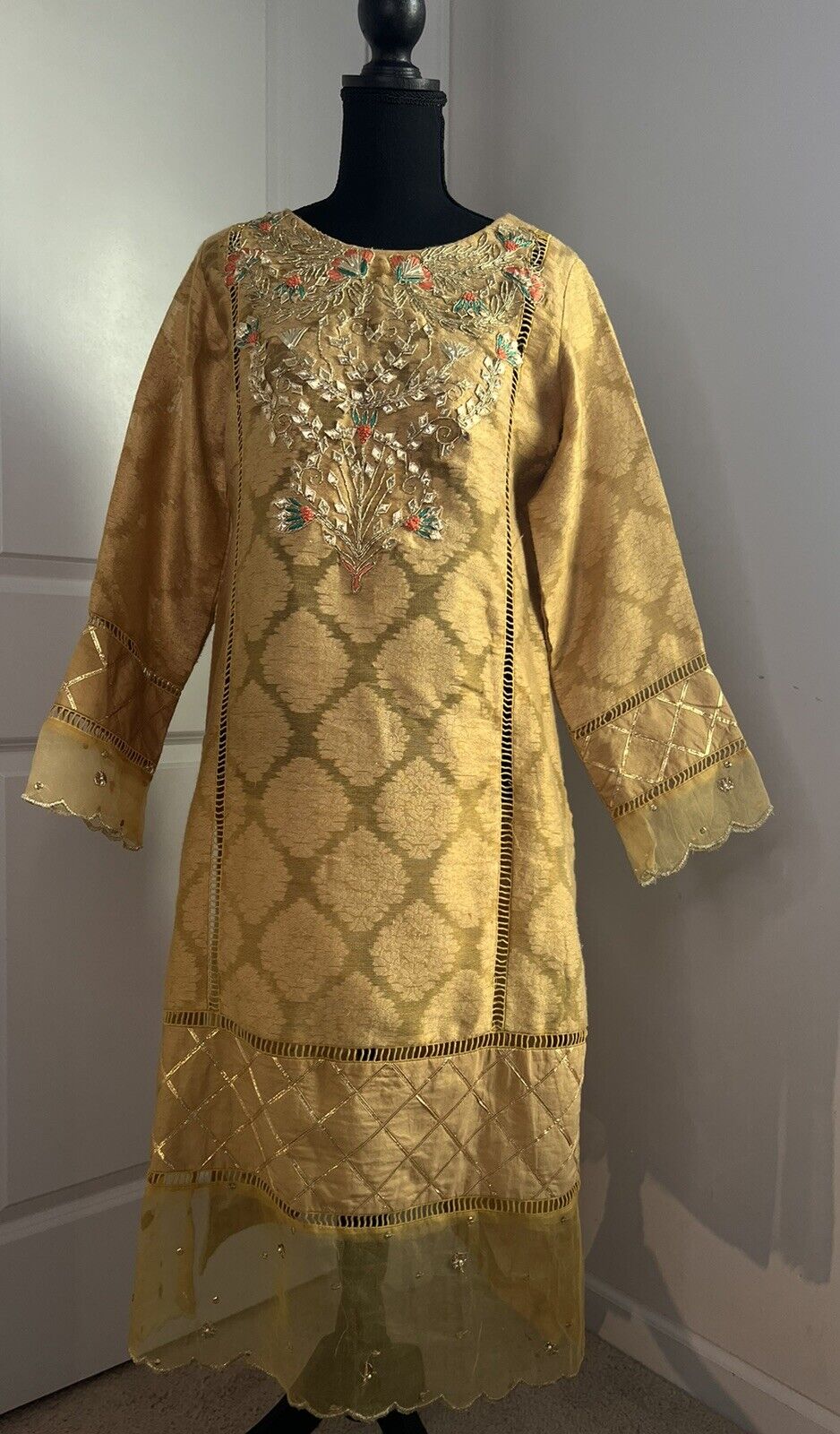 Pakistani Designer Shalwar kameez - image 3