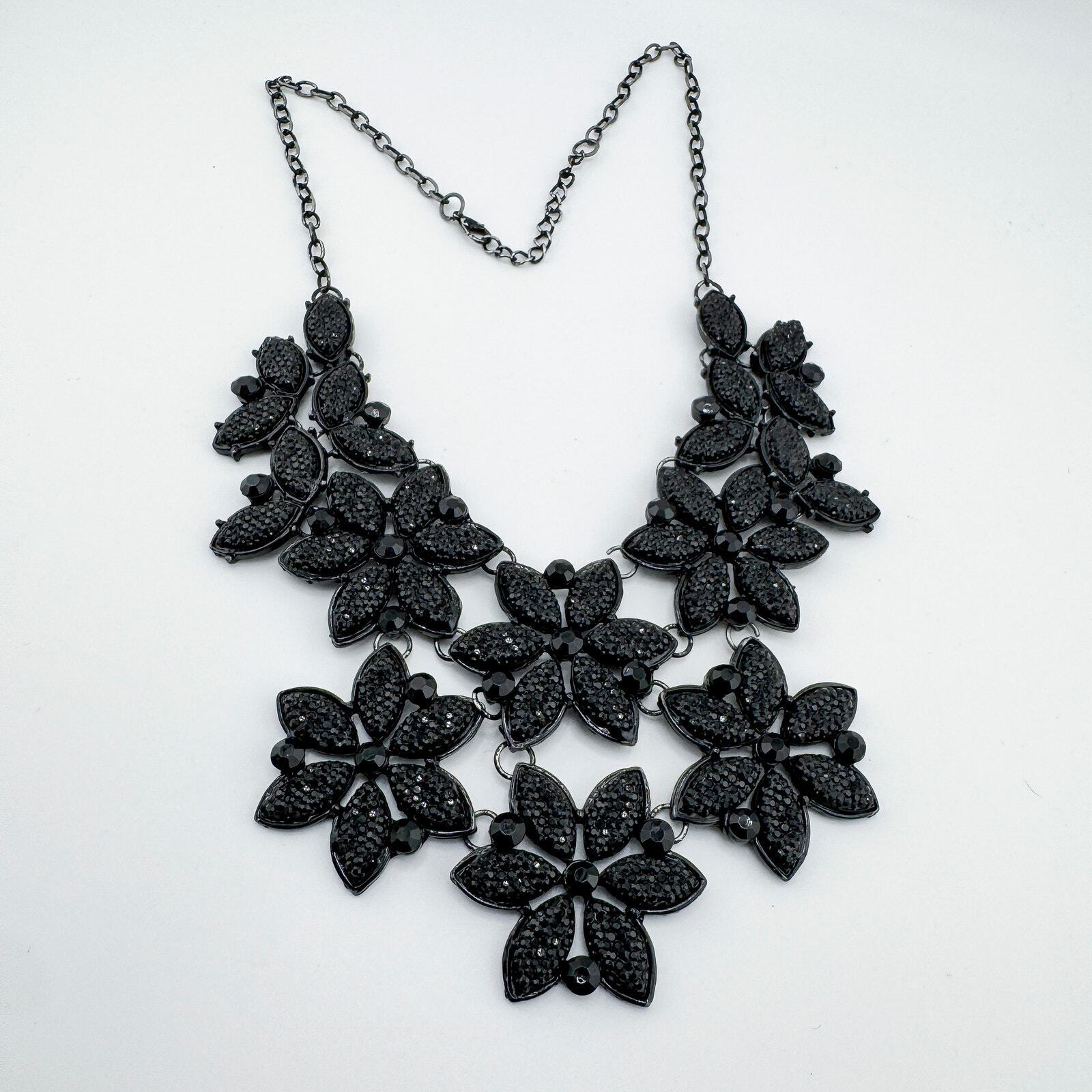 Vintage Monochromatic Flower Bib Necklace Gothic … - image 6