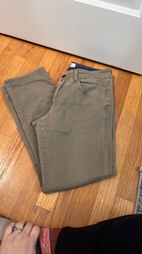 Men’s Flag and Anthem Slim Straight Khakis Size 29