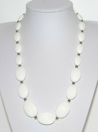 ELEGANT VTG 80S COUTURE WHITE ACRYLIC RIBBED OVAL 