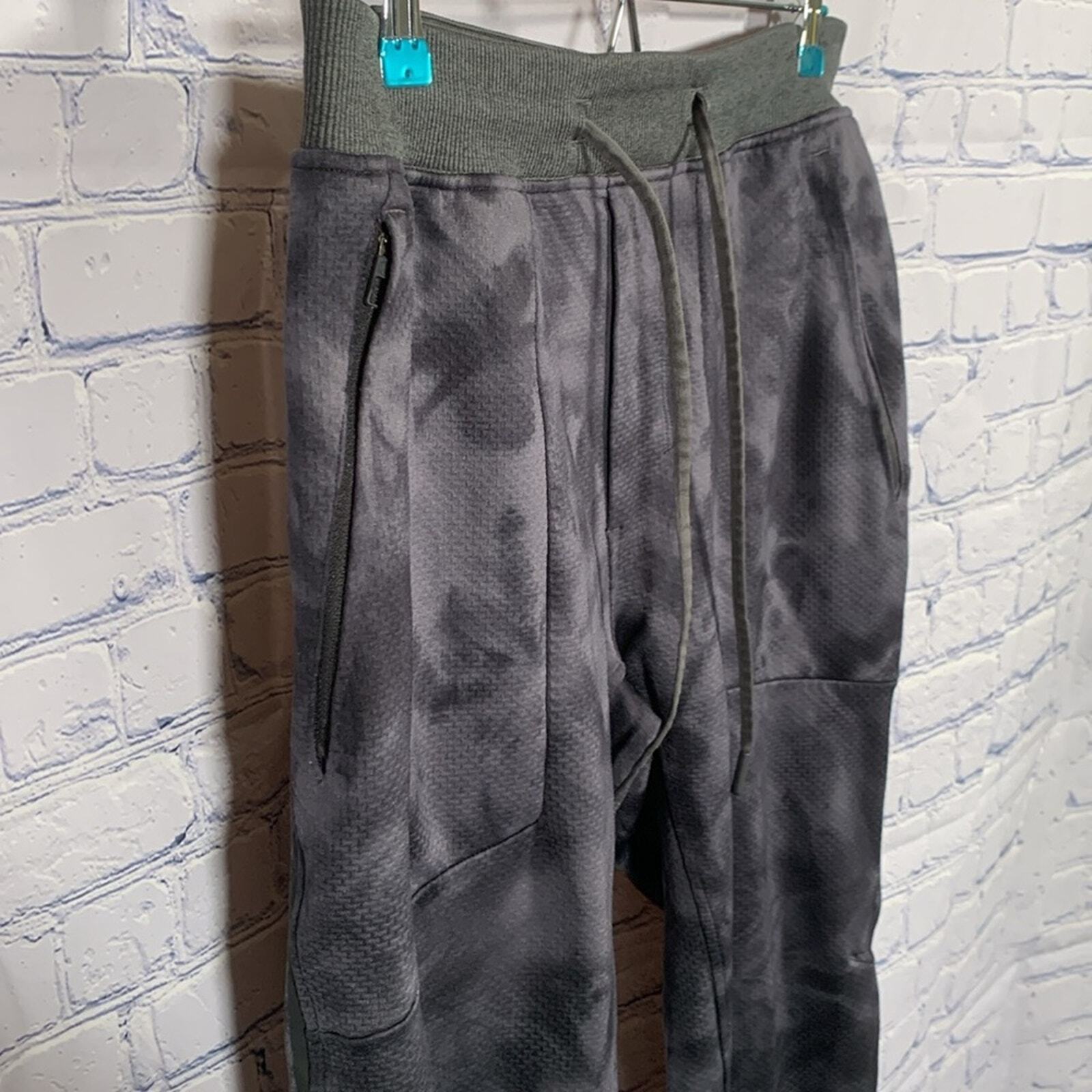 Lululemon Men’s Textured Tech Pant in Diamond Dye… - image 3