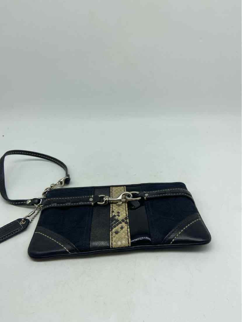 Pre-Owned Coach Black Wristlet Wristlet - image 5