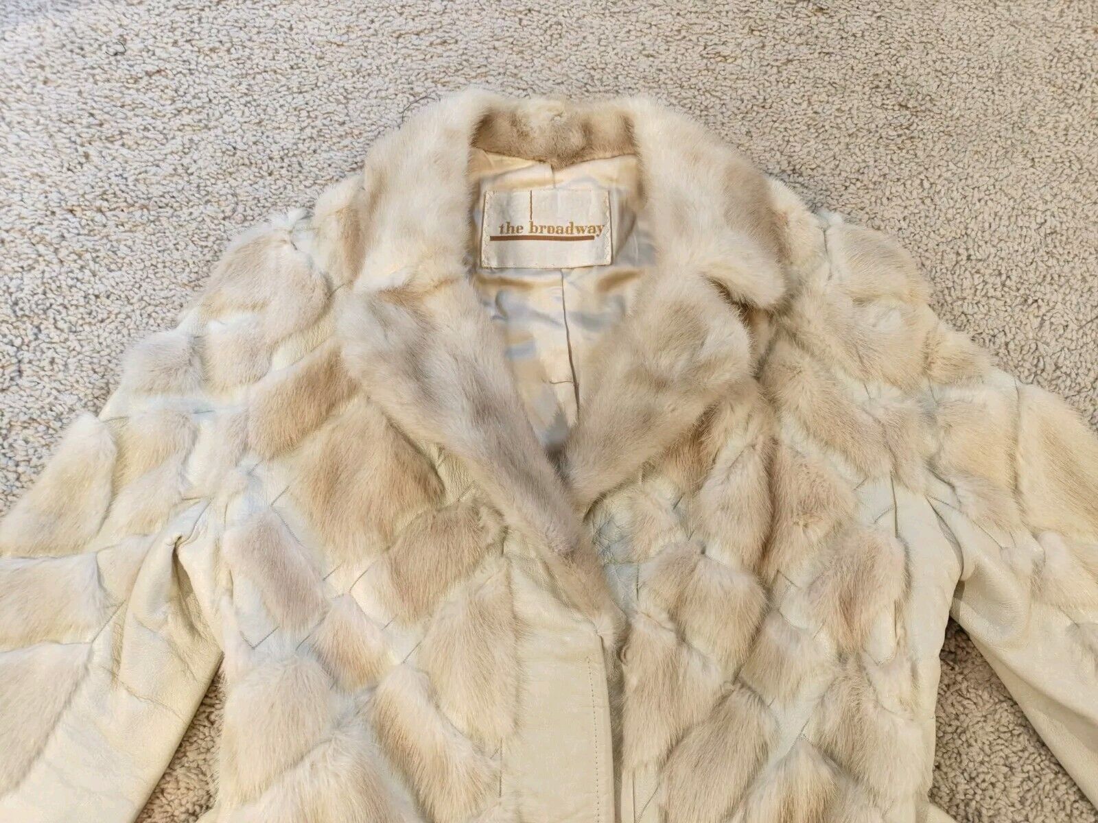 DIAMOND CUT AUTHENTIC REAL WHITE MINK FUR COAT WO… - image 10