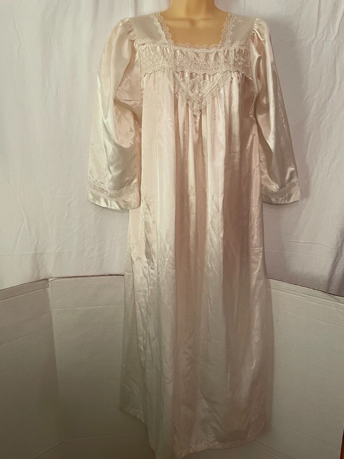 Vtg CHRISTIAN DIOR SATIN Long Nightgown Gown Shin… - image 2