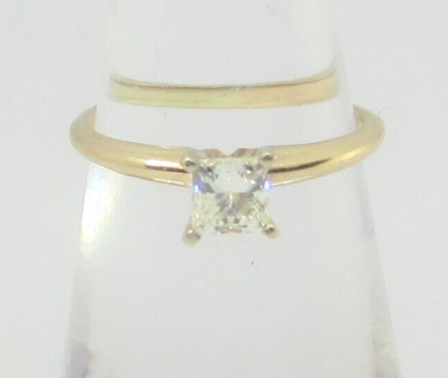 ESTATE 14K Y/G PRINCESS CUT DIAMOND SOLITAIRE RIN… - image 4