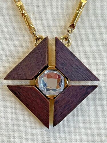 Jewelmint Daphne Faux Jewel Gold Tone Pendant Neck