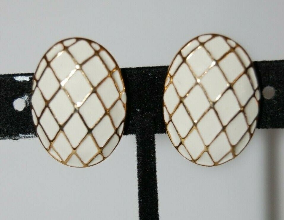 ELEGANT VTG COUTURE WHITE ENAMEL CHECKERED PATTER… - image 12