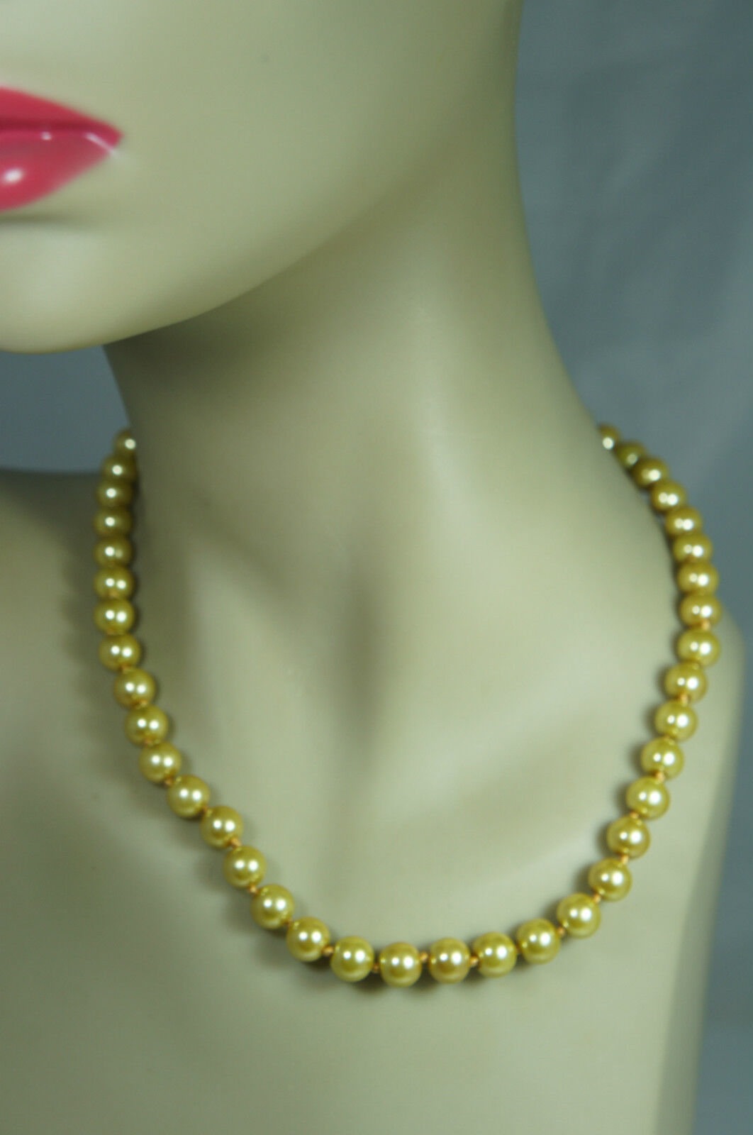 VINTAGE ? GOLD TONE & GOLDEN FAUX PEARL SINGLE ST… - image 1