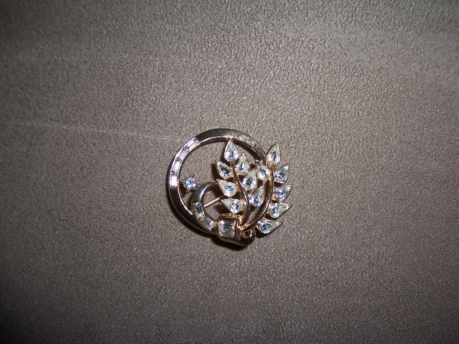 Beautiful Vintage Trifari "Bling" Pin - image 2