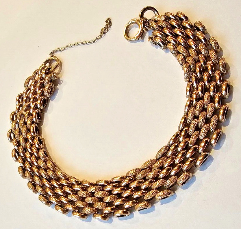 Vintage 7 3/4" Textured Gate-Link Mesh Solid Gold… - image 4