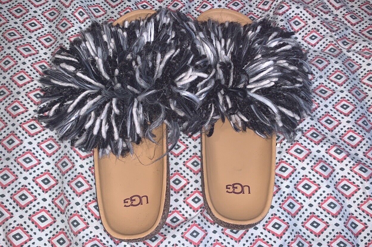 ugg slippers - image 1