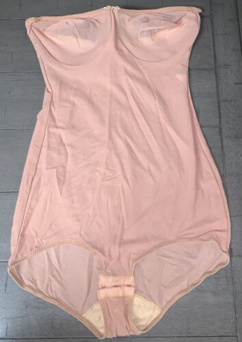 H8 90s VTG CHRISTIAN DIOR NUDE SHEER INTIMATE STRA