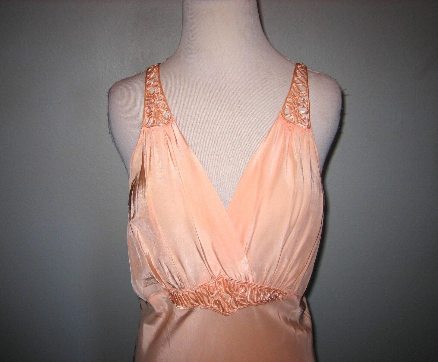 Lg. 1930's-40's,Silk,long vintage nightgown,peach… - image 3