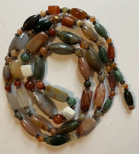 Vintage String Of Polished And Shaped Agate And Qu