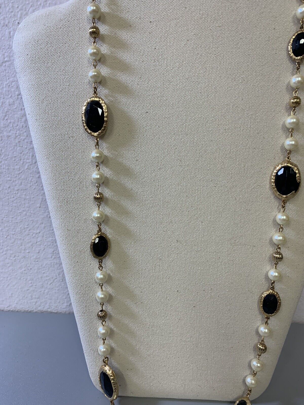 Faux Pearl Necklace Gold Tone - image 4