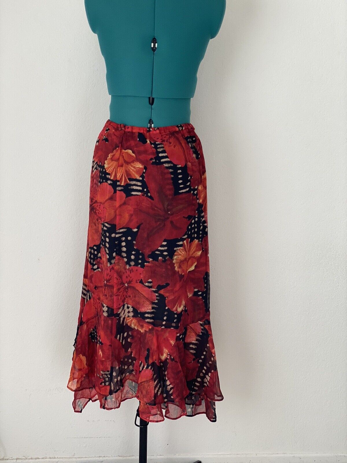 Black And Red Women’s Vintage Floral Skirt. Size … - image 7