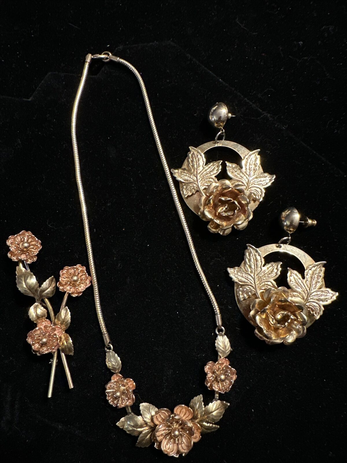 VTG Rose Gold And Gold Tone Flower  Necklace And … - image 2