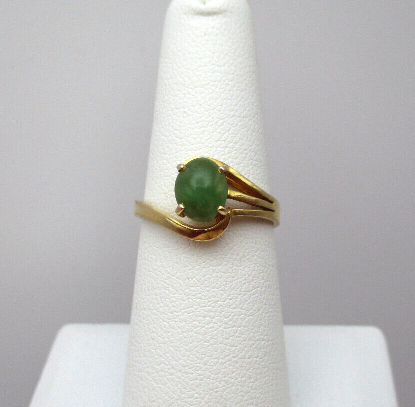 14K 585 Yellow Gold Green Jade Solitaire Ring Siz… - image 1