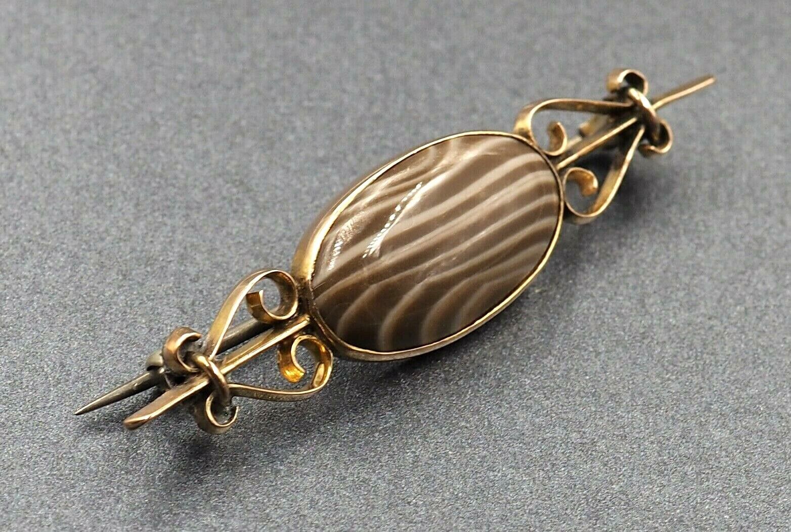 9ct Yellow Gold Banded Agate Brooch - image 2