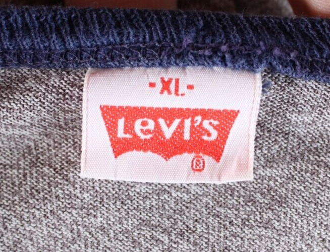 Vintage 70s Levi's Batwing Water Print T-Shirt Co… - image 6