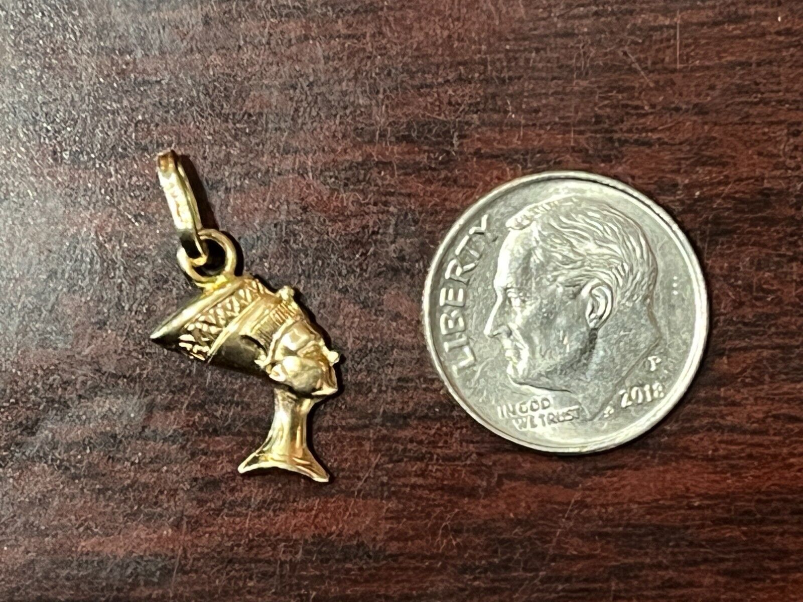 14K Yellow Gold Queen Nefertiti Pendant .7 Grams - image 2