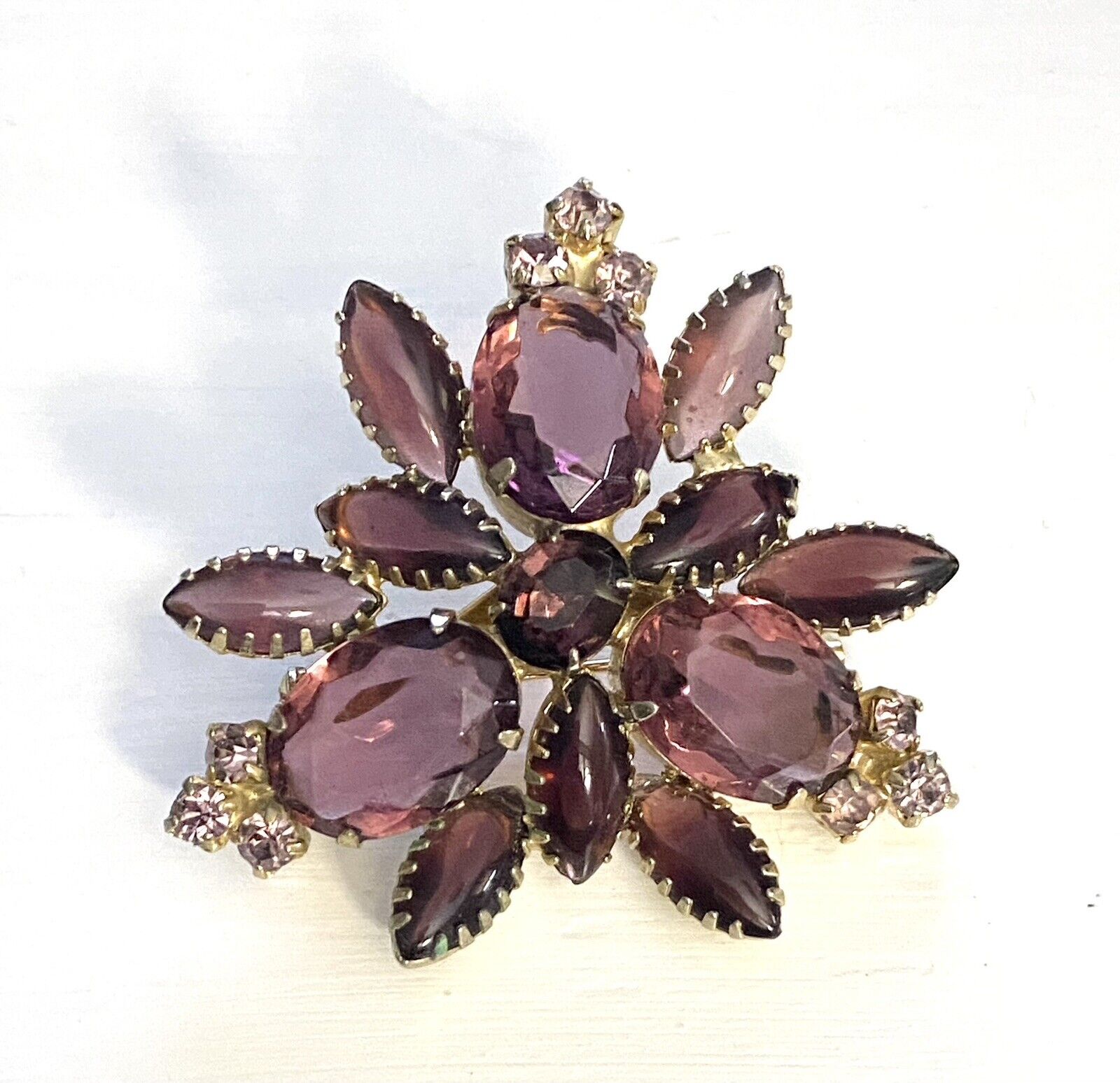 Vintage D&E Juliana Red Rhinestone Brooch Designe… - image 1