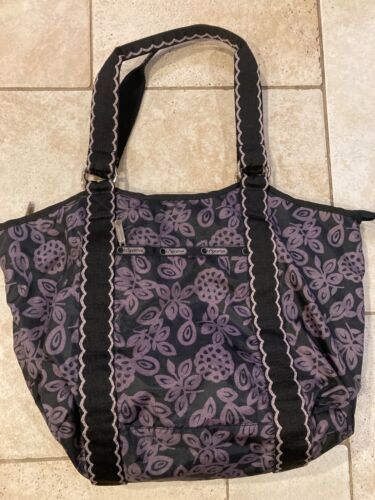 LeSportsac 18” x 13” tote bag - image 1