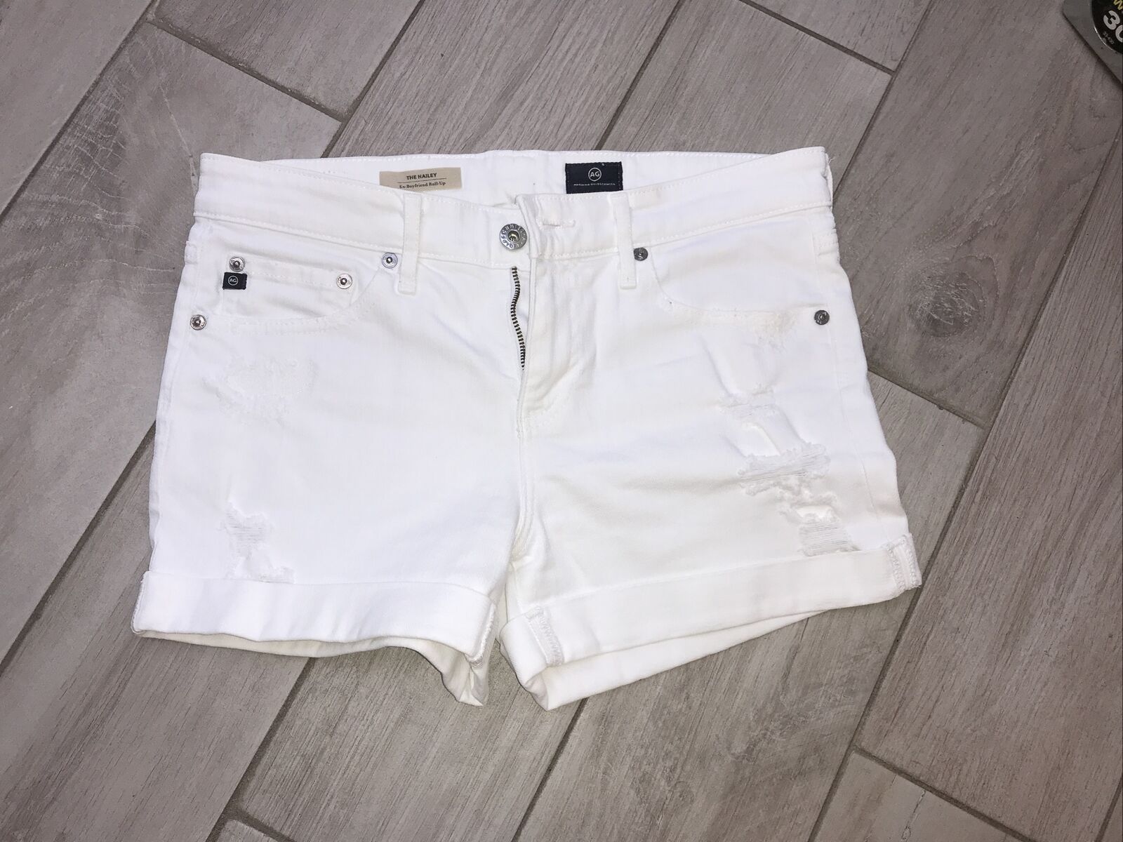 AG women's white shorts. Size: 26 - image 3